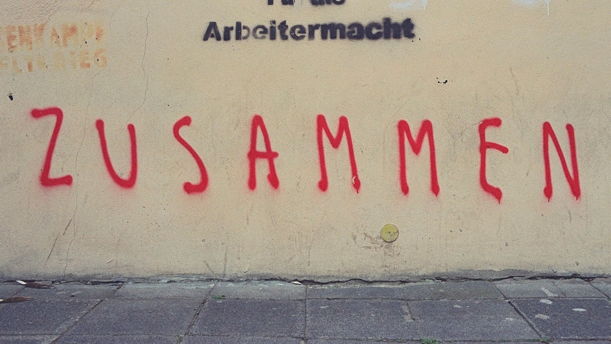 For Workers' Power - TOGETHER (Für die Arbeitermacht – ZUSAMMEN). Urban working people protest counterculture. Leica R7 (1994), Summicron-R 2.0 35mm (1978). Hi-Res analog scan by www.totallyinfocus.com – Kodak SO-553 100 (expired 2007)